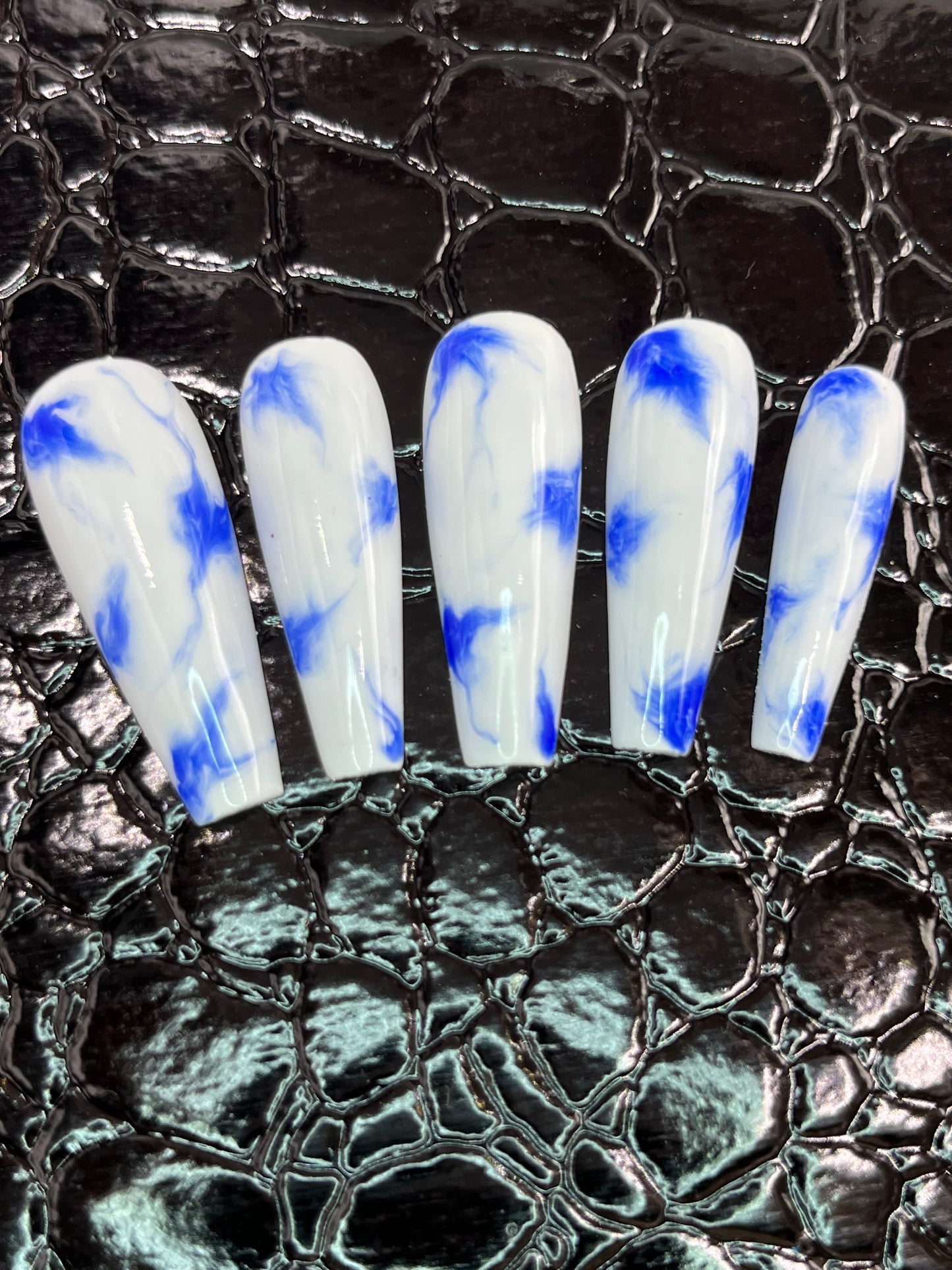 Weiß-Blau